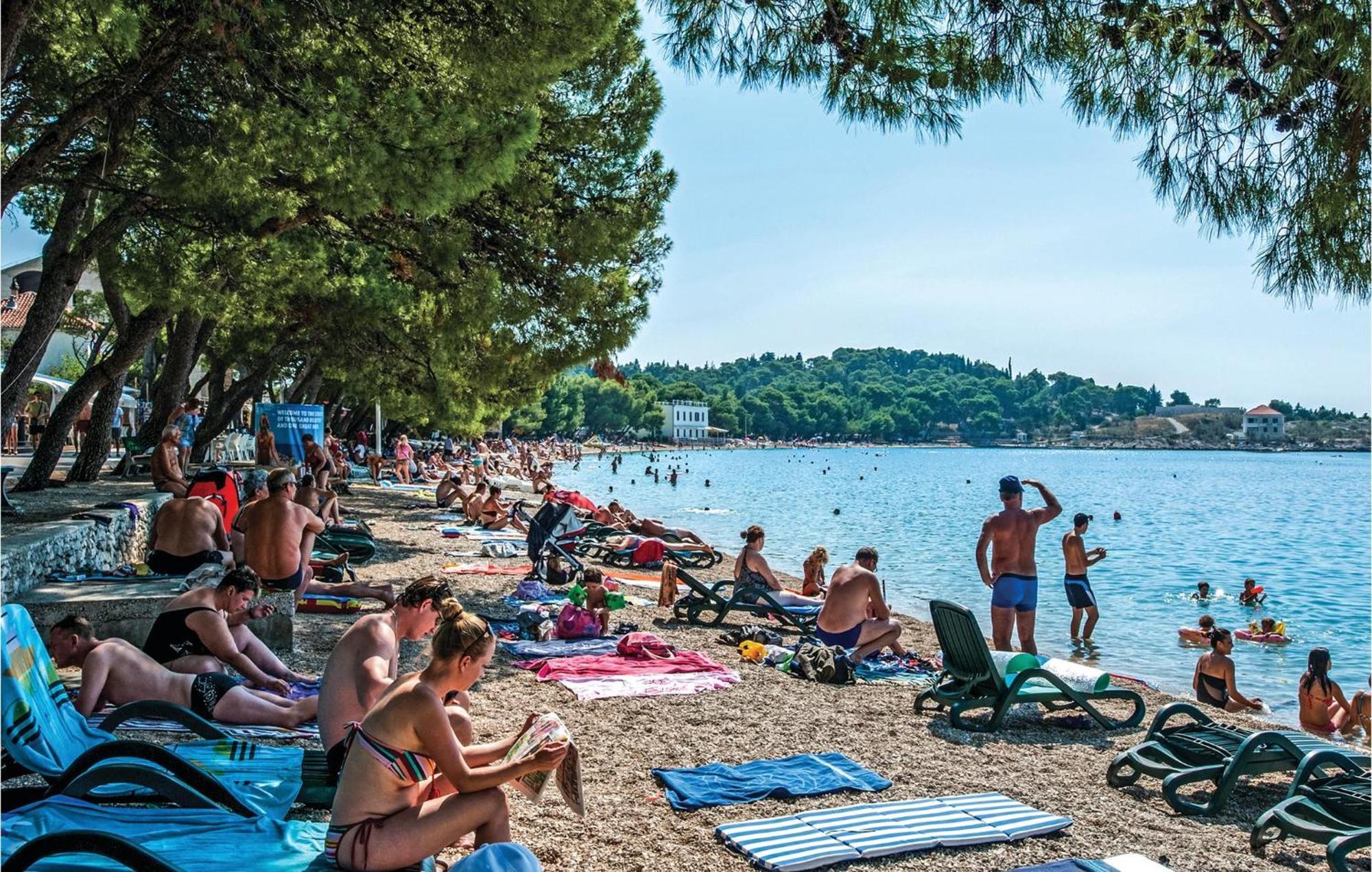 Amazing In With Wi-fi Apartment Makarska